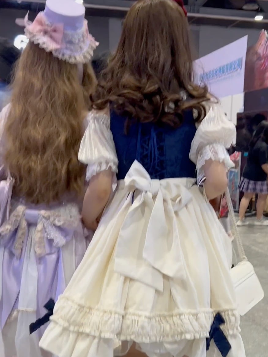 高清偷拍抄底萝莉少女